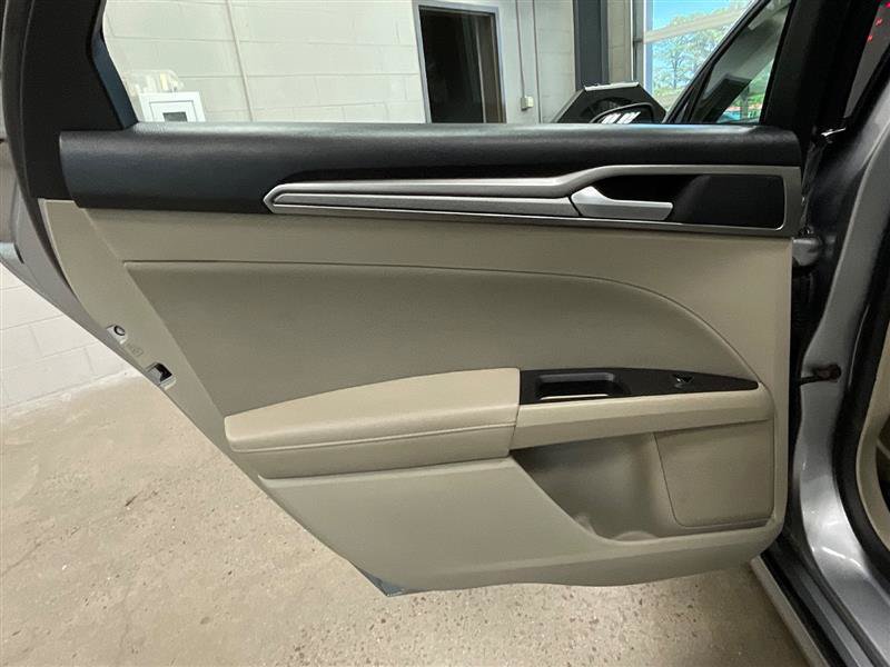 Used 2020 Ford Fusion SE FWD image 22