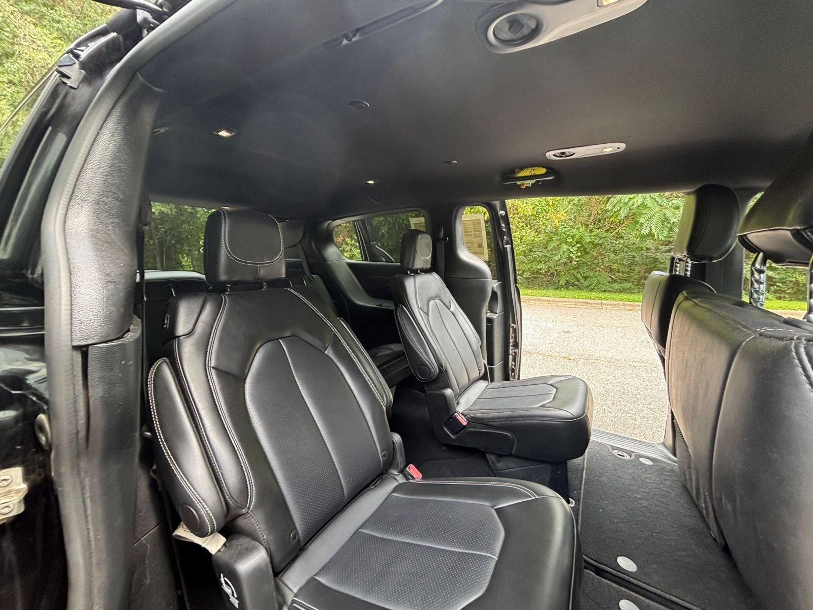 Used 2025 Chrysler Pacifica Select FWD image 21