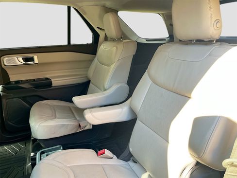 Used 2020 Ford Explorer Platinum w/ Premium Technology Package image 26