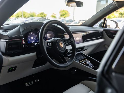 New 2025 Porsche Macan 4S Electric AWD/4WD image 4