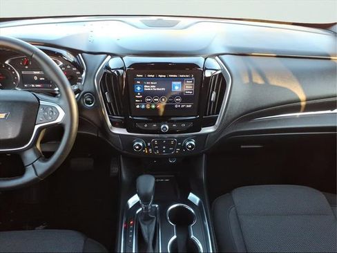 Used 2023 Chevrolet Traverse LT w/ Rear Camera Mirror Package image 13