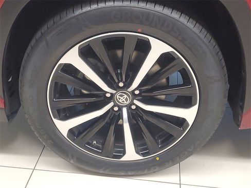 Used 2022 Toyota Highlander XSE image 4