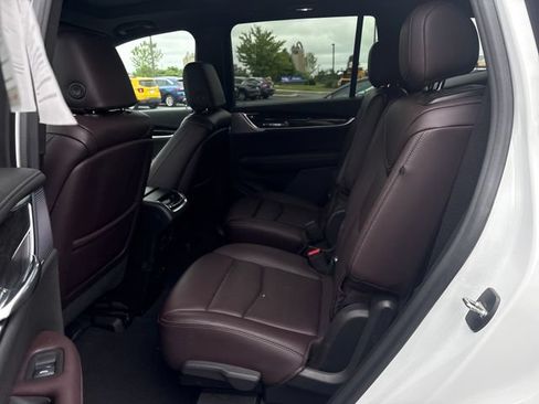 Used 2023 Cadillac XT6 Premium Luxury w/ Technology Package AWD/4WD image 11