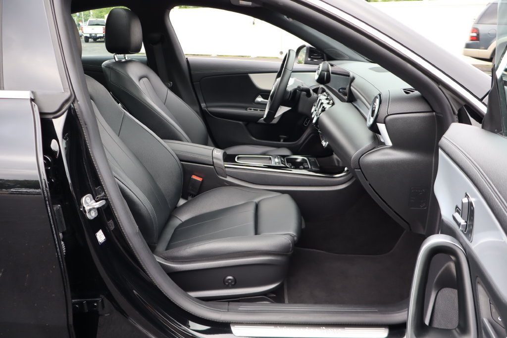 Used 2025 Mercedes-Benz CLA 250 4MATIC image 31