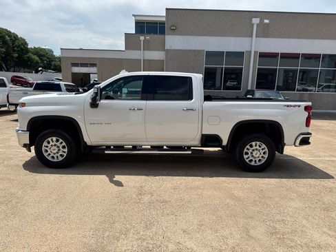 Used 2022 Chevrolet Silverado 3500 LTZ w/ LTZ Convenience Package AWD/4WD image 2