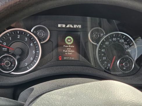 Used 2024 RAM 2500 Tradesman w/ Chrome Appearance Group image 6