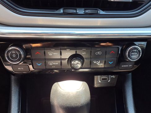 Used 2024 Jeep Compass Limited image 20