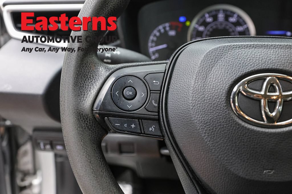 Used 2022 Toyota Corolla LE FWD image 15