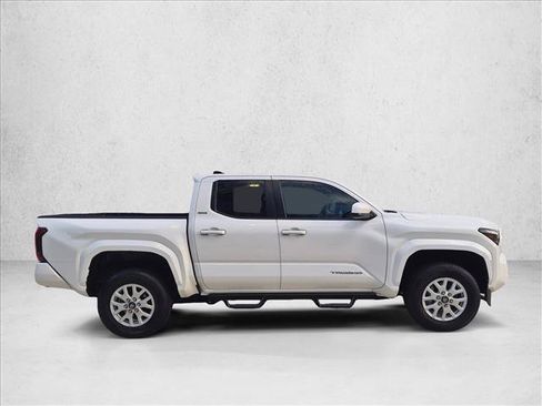 Certified 2024 Toyota Tacoma SR5 AWD/4WD image 4
