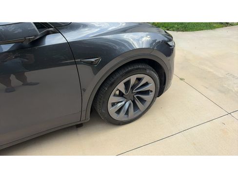 Used 2026 Tesla Model Y 2WD image 13