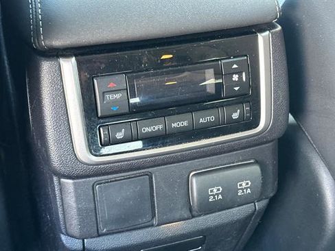 Used 2022 Subaru Ascent Limited w/ Technology Package image 13