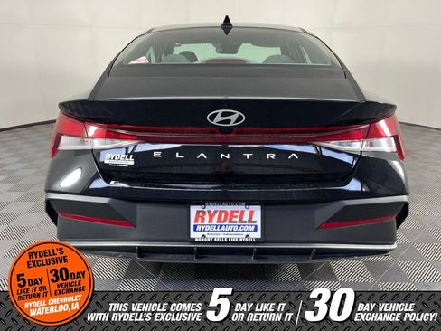 Used 2024 Hyundai Elantra SE FWD image 5