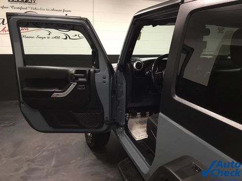 Used 2015 Jeep Wrangler Sahara w/ Connectivity Group AWD/4WD image 23