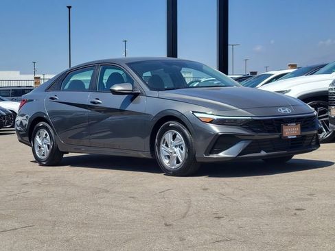 New 2026 Hyundai Elantra SE FWD image 33