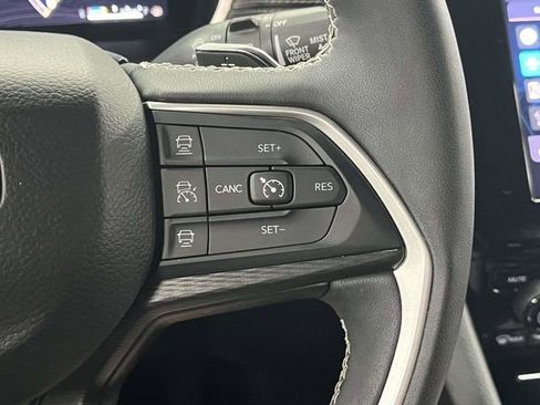 Used 2024 Jeep Grand Cherokee L Laredo AWD/4WD image 32