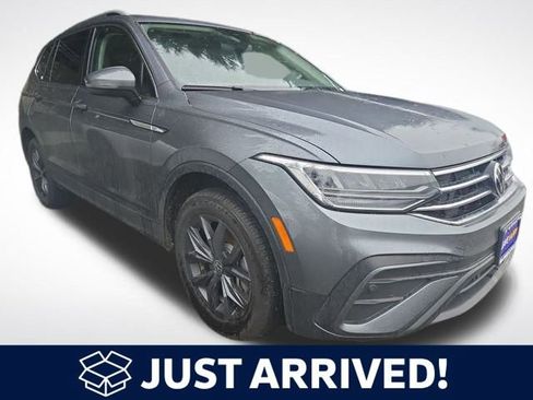 Used 2024 Volkswagen Tiguan SE image 1
