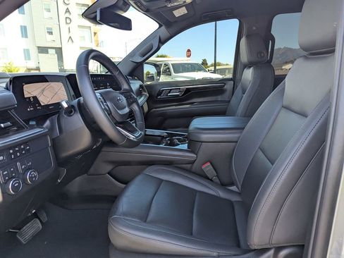 Used 2025 Chevrolet Suburban Z71 AWD/4WD image 25