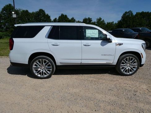 New 2026 GMC Yukon Denali w/ Denali Reserve Package AWD/4WD image 3