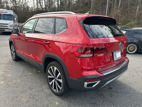 Certified 2022 Volkswagen Taos SE image 5