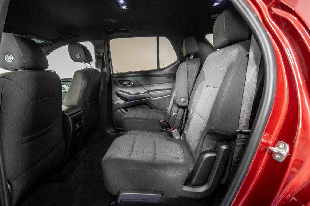 Used 2023 Chevrolet Traverse LT FWD image 11