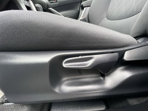 Used 2025 Toyota Corolla Cross LE image 13