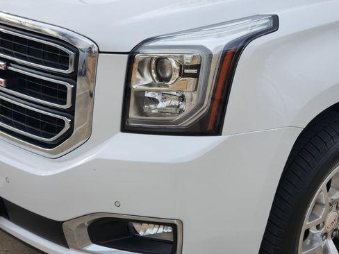 Used 2020 GMC Yukon XL SLT image 6