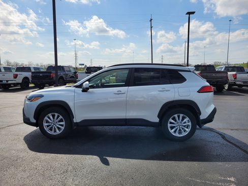 Used 2024 Toyota Corolla Cross LE image 7