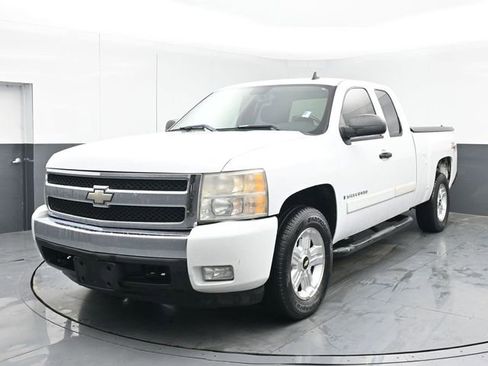 Used 2007 Chevrolet Silverado 1500 LT w/ 2LT Audio Package AWD/4WD image 10