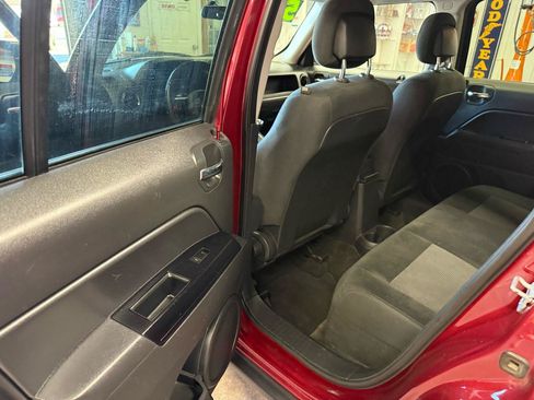 Used 2015 Jeep Patriot Latitude FWD image 19