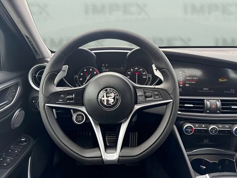 Used 2017 Alfa Romeo Giulia Ti w/ TI 19" Sport Package RWD image 13