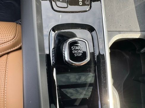 Used 2022 Volvo XC60 B5 Inscription w/ Climate Package image 27