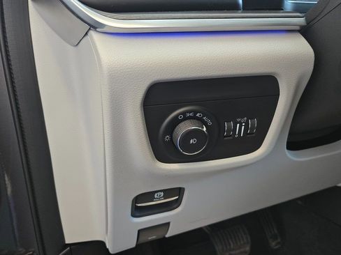 Used 2021 Jeep Grand Cherokee L Overland image 12