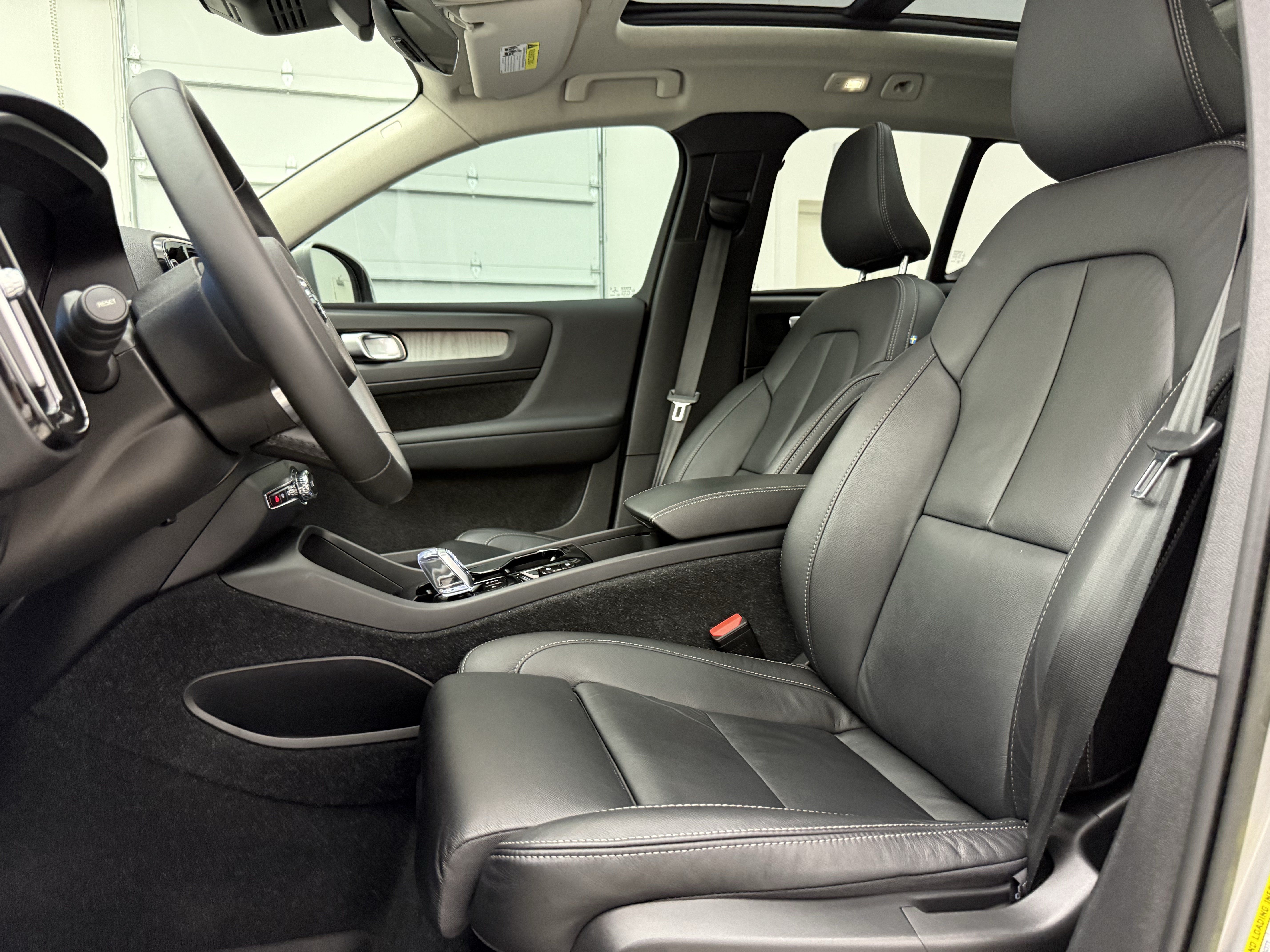 Certified 2023 Volvo XC40 B5 Plus w/ Driver Assist Package AWD/4WD image 12