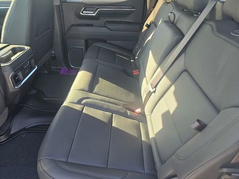 New 2026 GMC Sierra 1500 SLT image 9