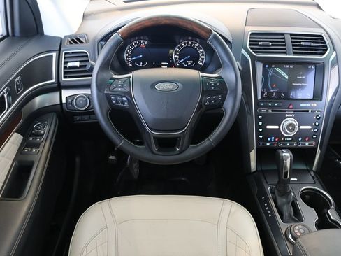 Used 2017 Ford Explorer Platinum AWD/4WD image 11