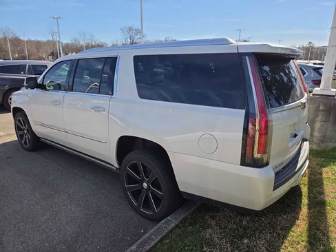 Used 2019 Cadillac Escalade ESV Platinum image 4
