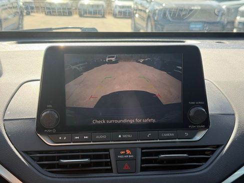 Used 2022 Nissan Altima 2.5 SV image 32