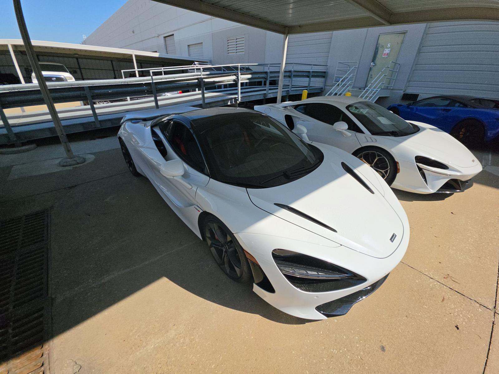 Used 2022 McLaren 720S Spider RWD image 2