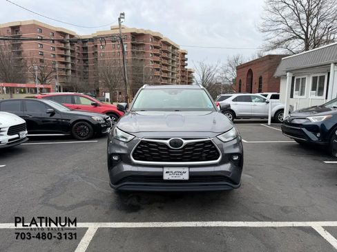 Used 2022 Toyota Highlander XLE image 4