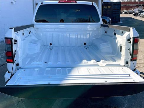 Used 2024 Nissan Frontier SV w/ Technology Package image 32