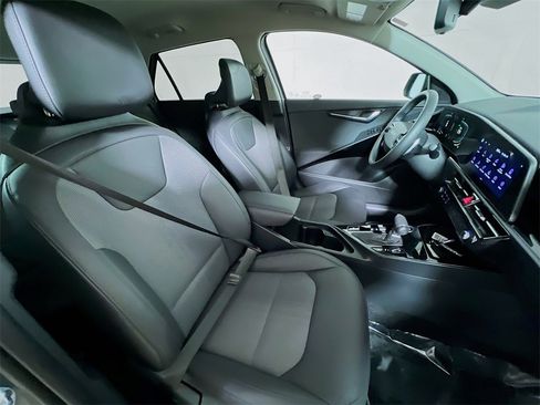 Used 2025 Kia Niro EX image 25