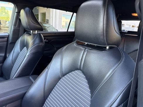 Used 2022 Toyota Highlander XSE image 27