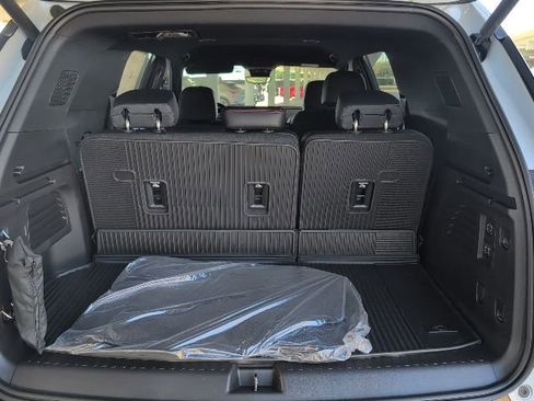 New 2026 Chevrolet Traverse RS w/ LPO, Floor Liner Package image 11