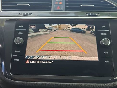 Used 2024 Volkswagen Tiguan SE FWD image 23