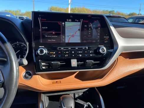 Used 2021 Toyota Highlander Platinum image 24