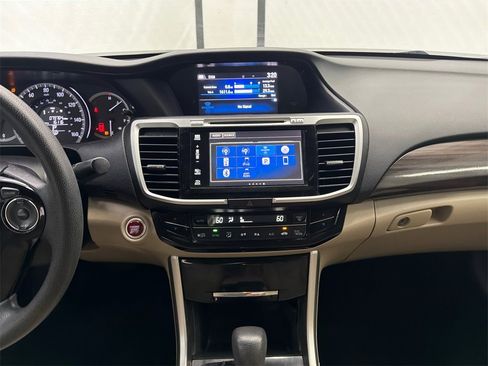 Used 2017 Honda Accord EX image 29