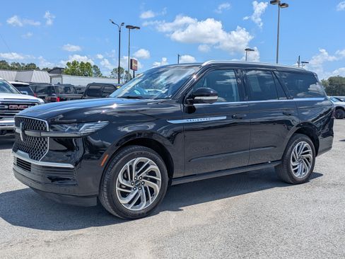 Used 2025 Lincoln Navigator Reserve AWD/4WD image 8