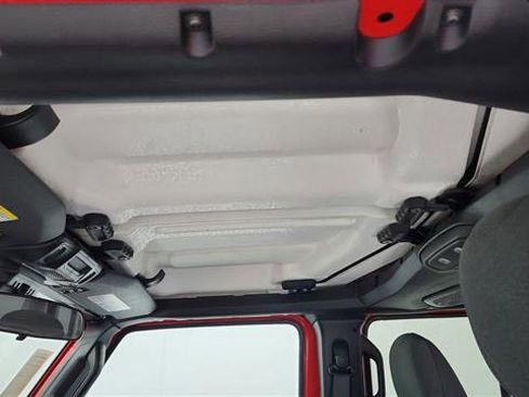Used 2025 Jeep Wrangler Unlimited Sahara AWD/4WD image 17