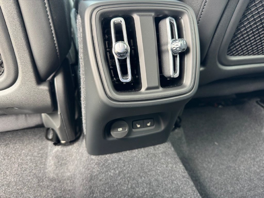New 2026 Volvo XC40 B5 Ultra w/ Protection Package Premier AWD/4WD image 9