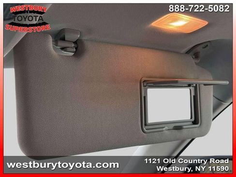 Used 2022 Toyota Highlander XLE AWD/4WD image 36